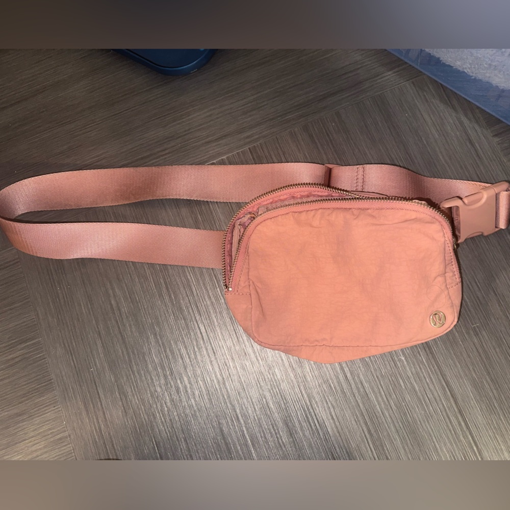 Lululemon belt bag - pink!